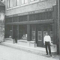 Het oude pand aan de Jan van Schaffelaarstraat, 1960.