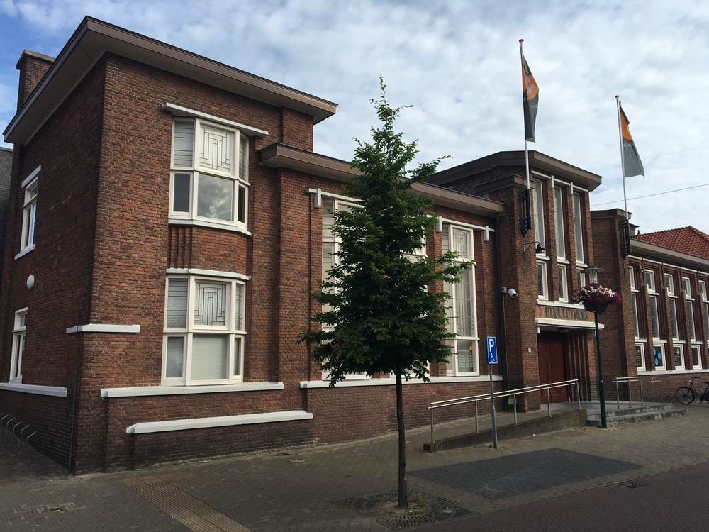 Bibliotheek Barneveld. Renovatie en meerjarenonderhoudsproject. Schilderwerk binnen en buiten, beglazing, wandafwerking. Opdrachtgever gemeente Barneveld (1).JPG