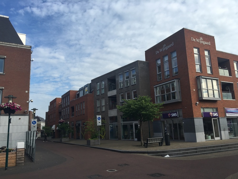 Appartementengebouw Raadhuisplein Barneveld Meerjarenonderhoudsproject Schilderwerk buien Opdrachtgever GMS gebouwenbeheerJPG.jpg